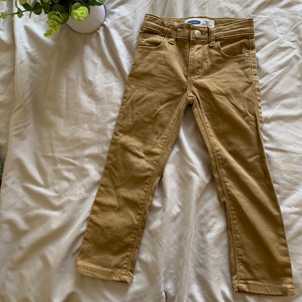 Brown skinny pants for a toddler